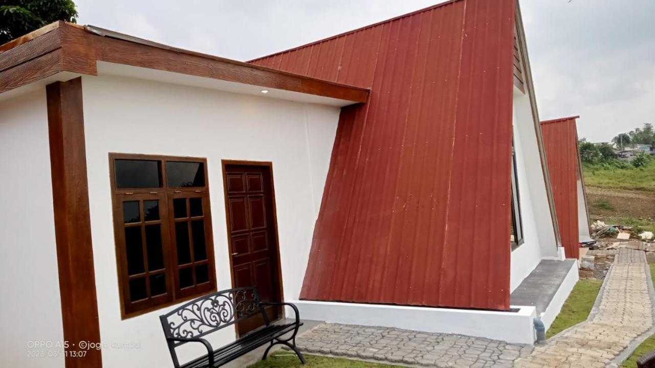 Joglo Kumpul Resort Cangkiran Oda fotoğraf