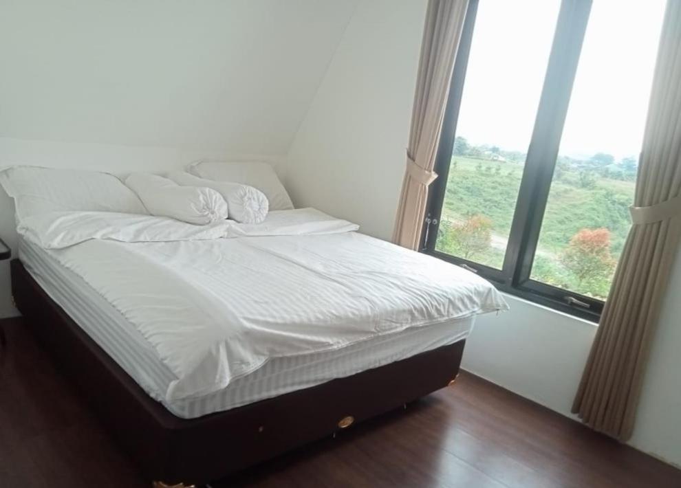 Joglo Kumpul Resort Cangkiran Oda fotoğraf