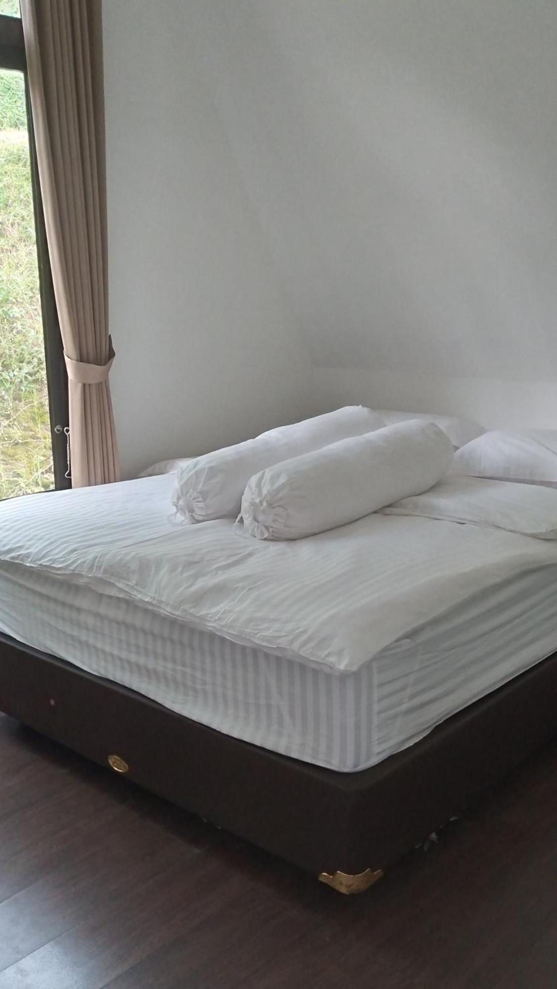 Joglo Kumpul Resort Cangkiran Oda fotoğraf
